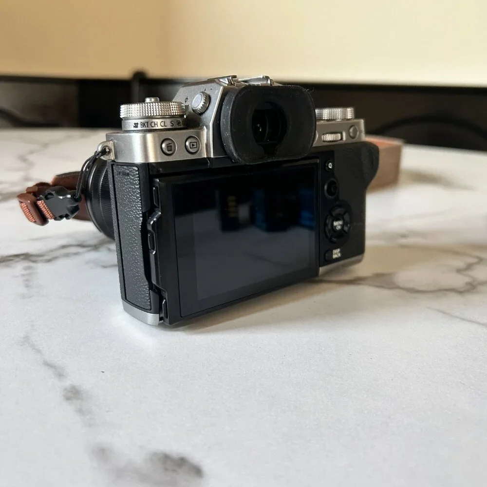 Fujifilm Silver and Black Mirrorless Camera with Lens and Charger Kit